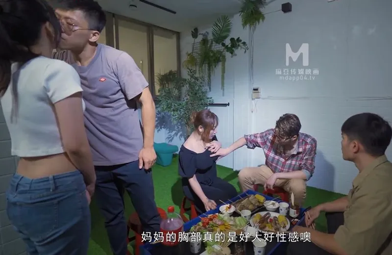 Tôi Định Trao Nụ Hôn Đầu Tiên Trong Căn Phòng Sạch Sẽ Và Ngăn Nắp Của Bạn Gái